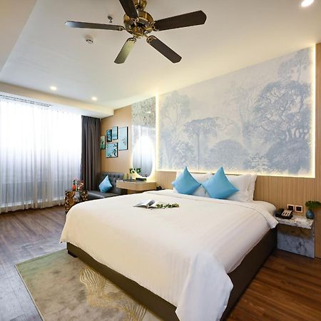 Cicilia City Hotel Saigon Center Хошимин Экстерьер фото